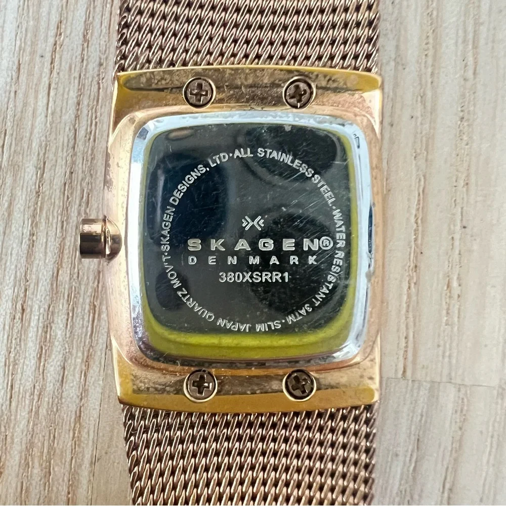Skagen Denmark ladies rectangular rose gold tone dress watch NEW BATTERY